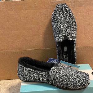 Toms sweater knit shoes size 7.5